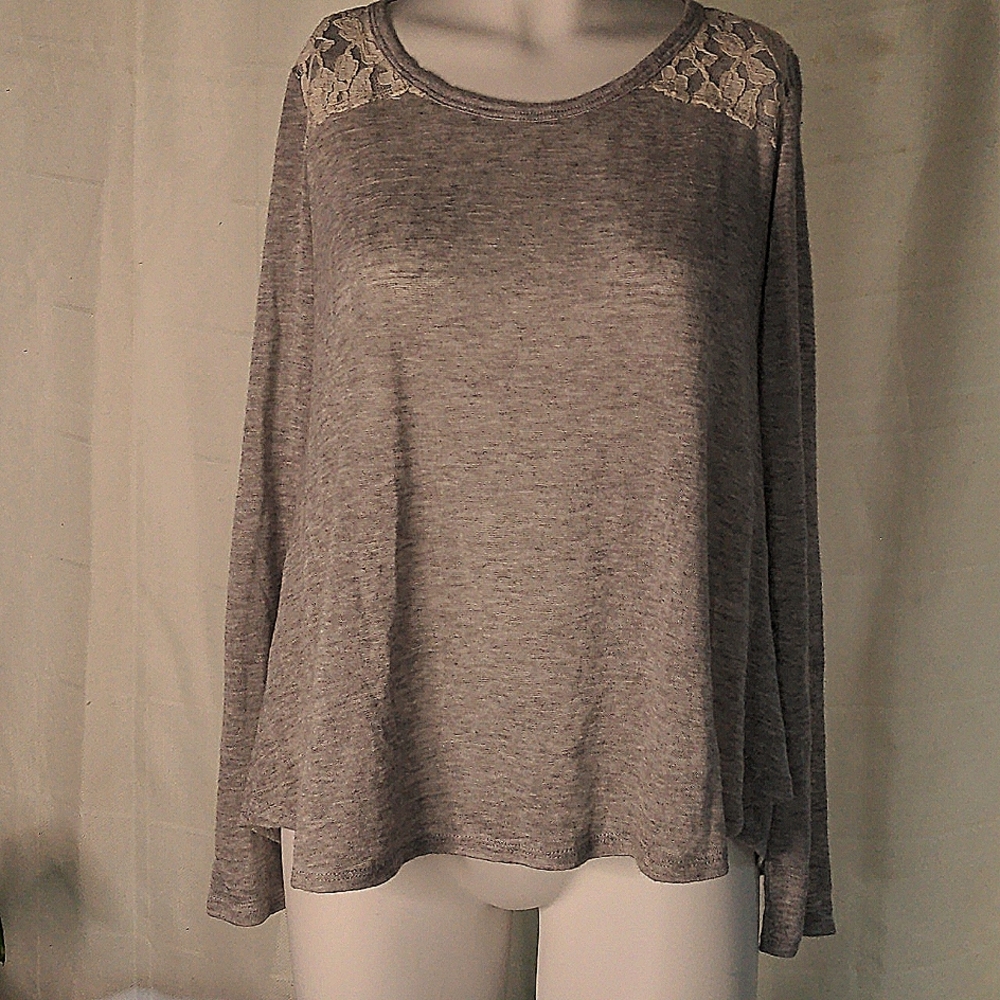 Grey top w/ lace